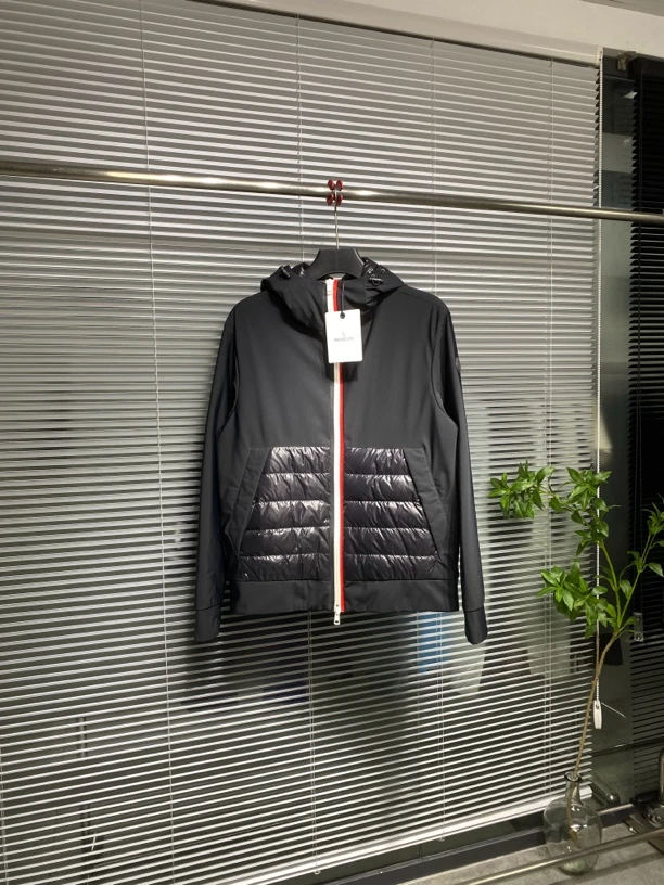 99新 MONCLER 盟可睐 蒙口 羽绒服 拼接薄款 4码 aw1542