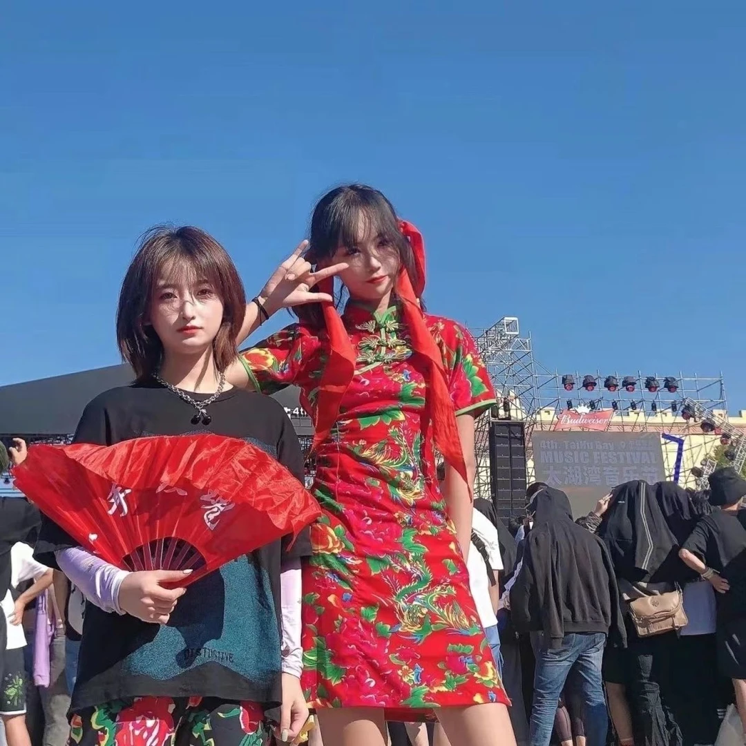 中国风新款改良演出旗袍长短款复古东北大花布修身走秀高考旗袍