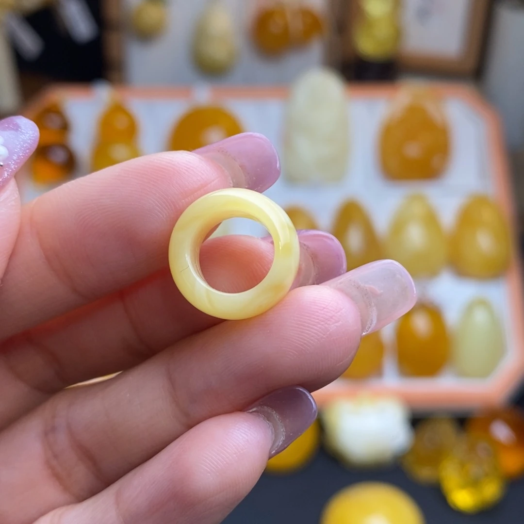 蜜蜡颈饰未镶嵌陈*文，