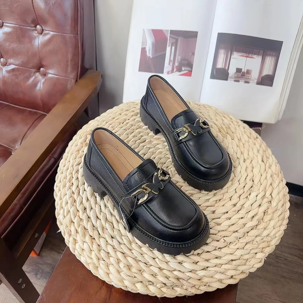 2305-8新款蝴蝶扣圆头中跟舒适软底乐福鞋