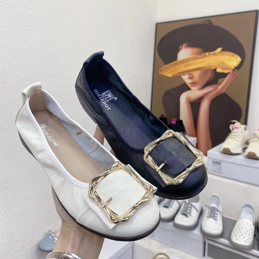 2688 新款金属扣软底舒适跳舞妈妈鞋