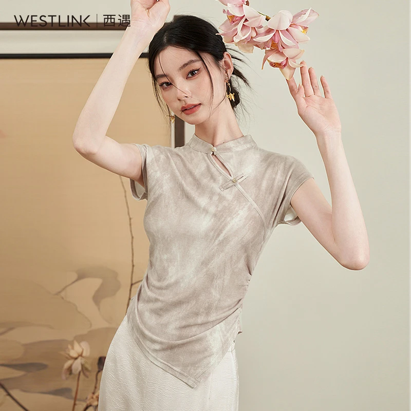 西遇新中式晕染珍珠扣上衣女2024春季新款设计感褶皱收腰打底衫