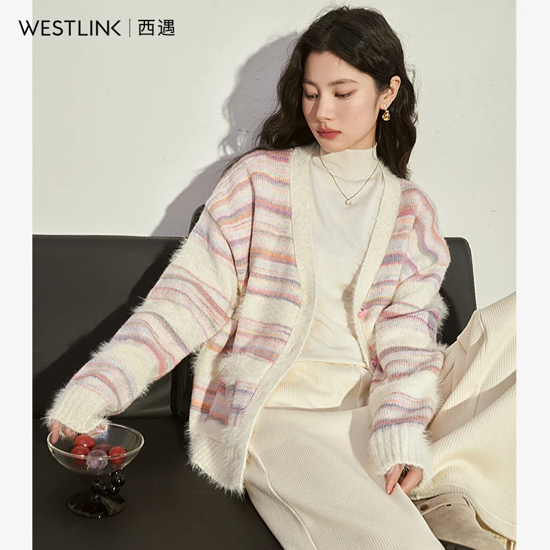 西遇彩虹条纹爱心扣软糯针织外套女2023新款秋宽松温柔慵懒风开衫