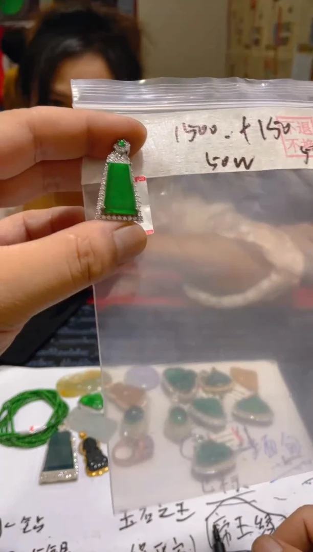 【闪购商品】翡翠颈饰未镶嵌天然A货翡翠   假一罚四