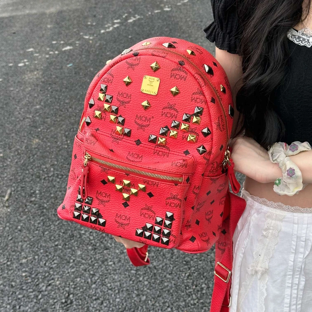 95新 MCM 珍甄 西瓜红小号双肩包 06974