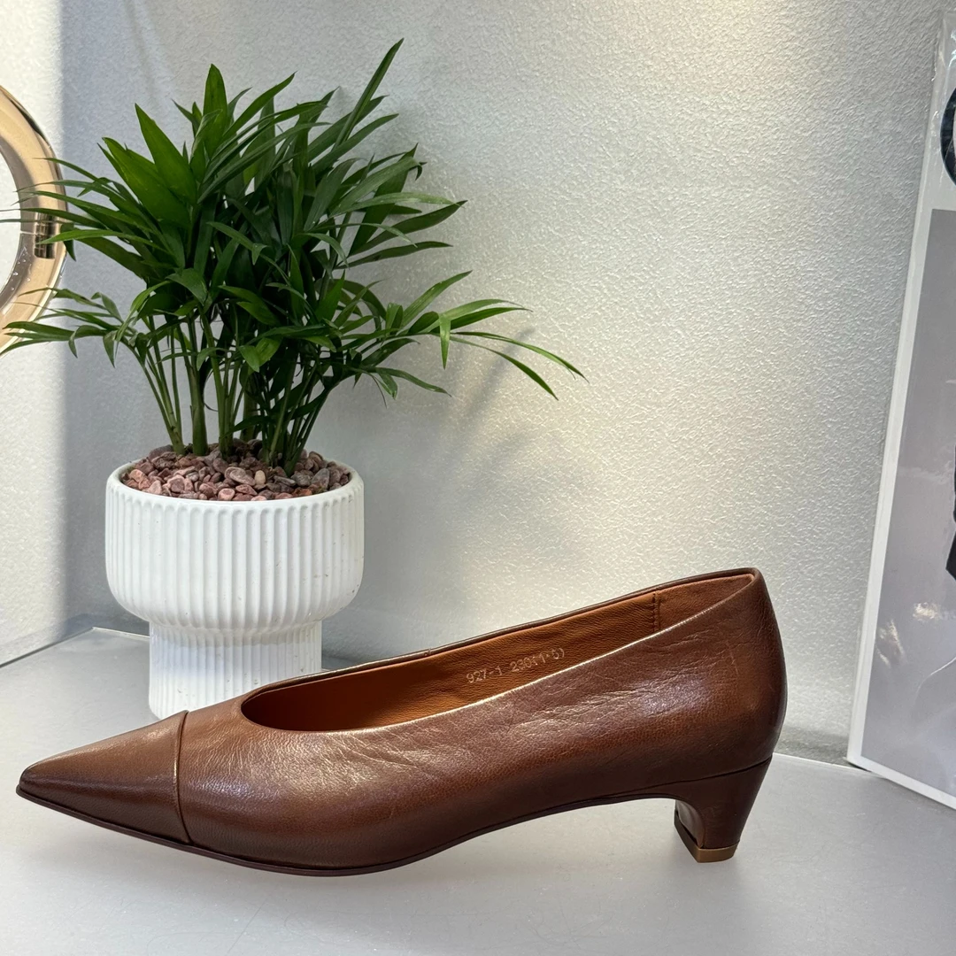 新款尖头复古风小跟单鞋