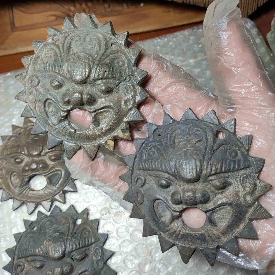 淘来的老式铜件,古朴厚重包浆圆润,纯手工雕刻,是您收藏佳品!