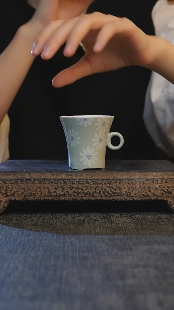 【闪购商品】AA绿雏菊手把杯@@D0071