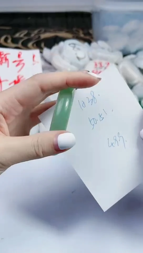 【闪购商品】石英质玉手镯51-52未镶嵌38