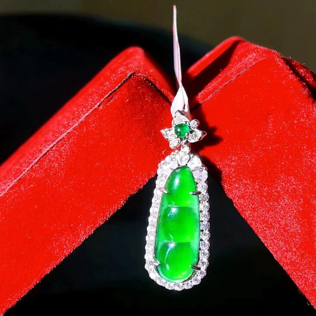 天然翡翠A货高冰满绿气质精美挂坠镶嵌满钻福豆吊坠