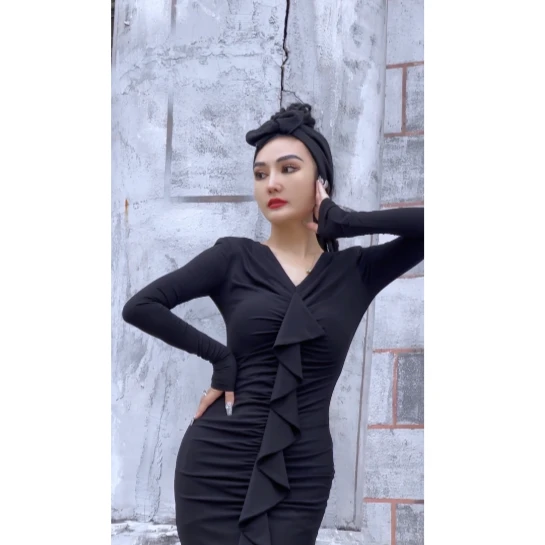 【星姐推荐】星原创高级定制荷叶边黑色显瘦修身设计款气质连衣裙