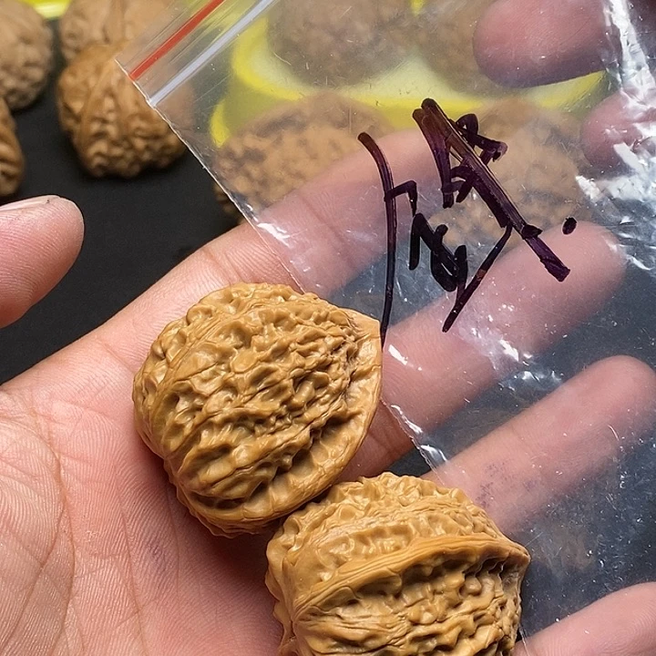 【闪购商品】文玩核桃吊坠上*金牛