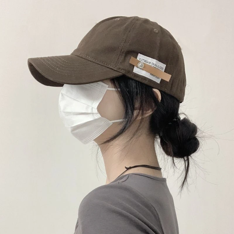 原创复古百搭英文小皮标鸭舌帽女休闲棒球帽男软顶简约咖啡色帽子