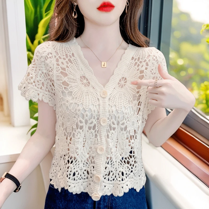 夏季宽松气质洋气钩花镂空针织外搭薄款配吊带裙子罩衫短款开衫女