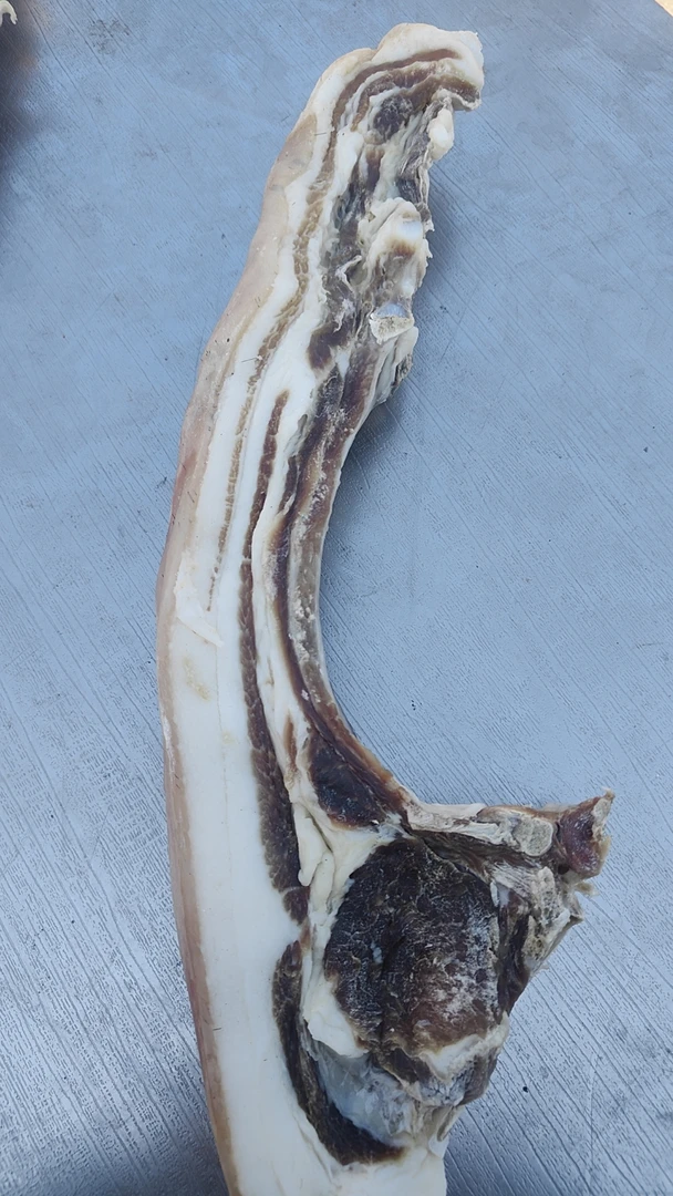 金寨县黑毛猪咸肉带骨五花1500克