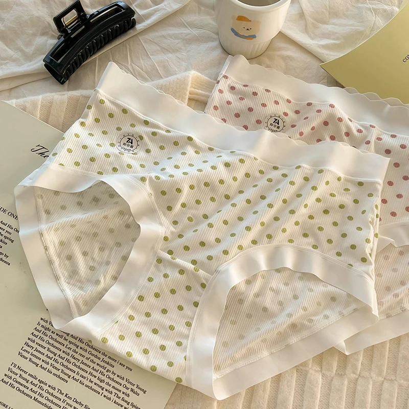 大码日系莫代尔无痕包臀内裤女士简约波点裸感透气棉抗菌裆三角裤