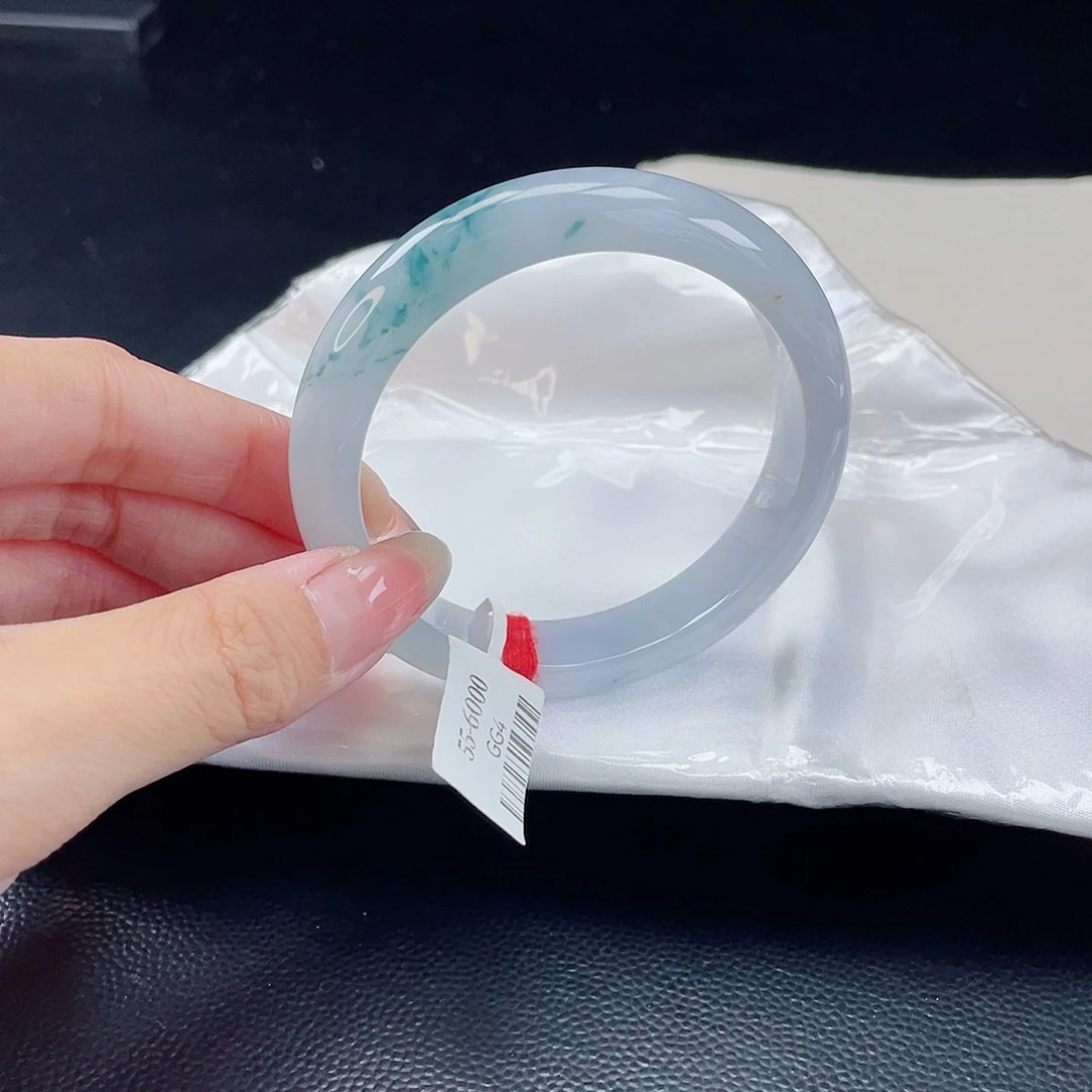翡翠手镯未镶嵌翡翠