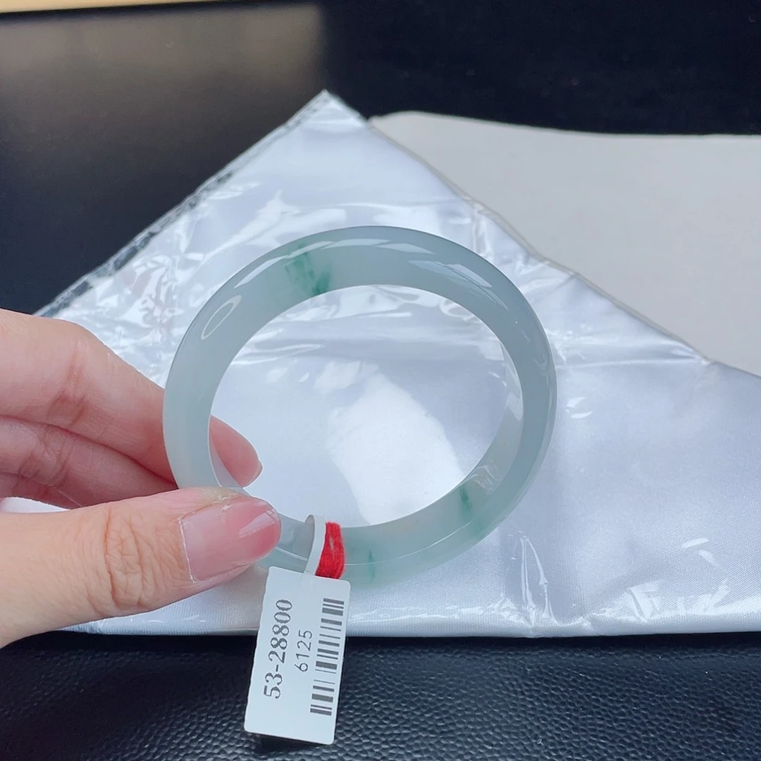翡翠手镯未镶嵌翡翠