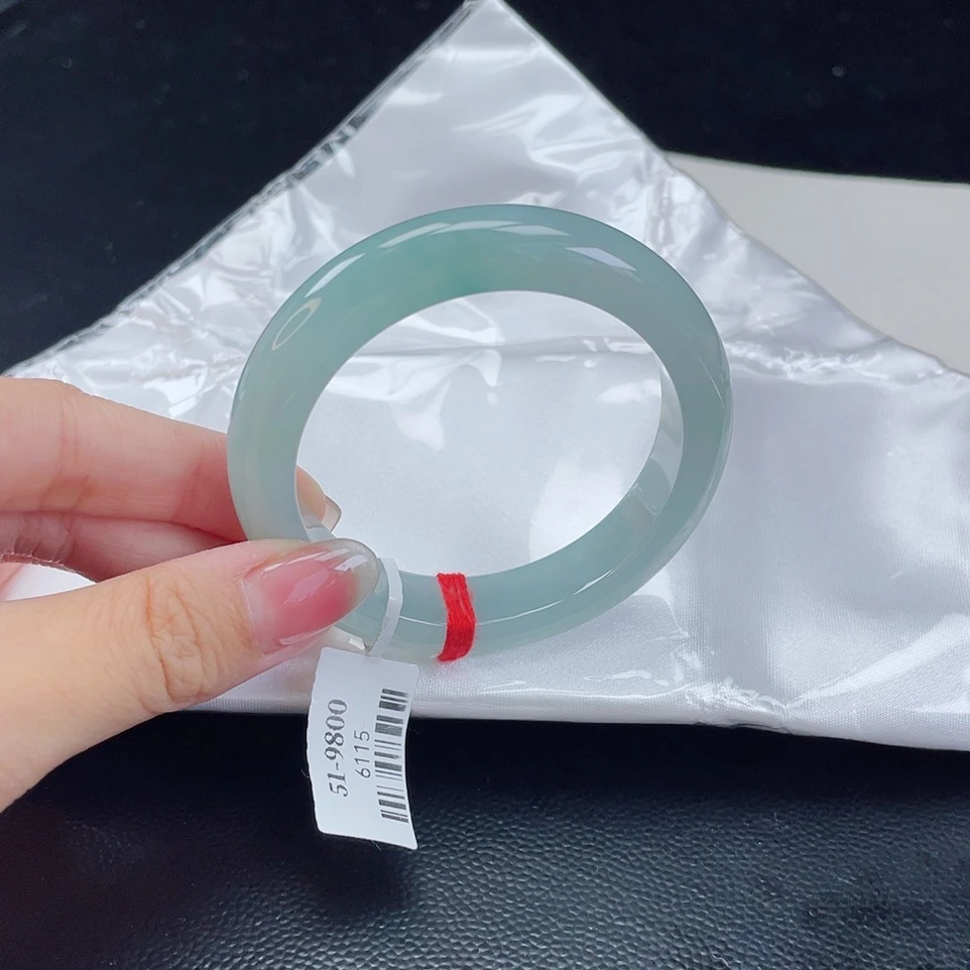 翡翠手镯未镶嵌翡翠