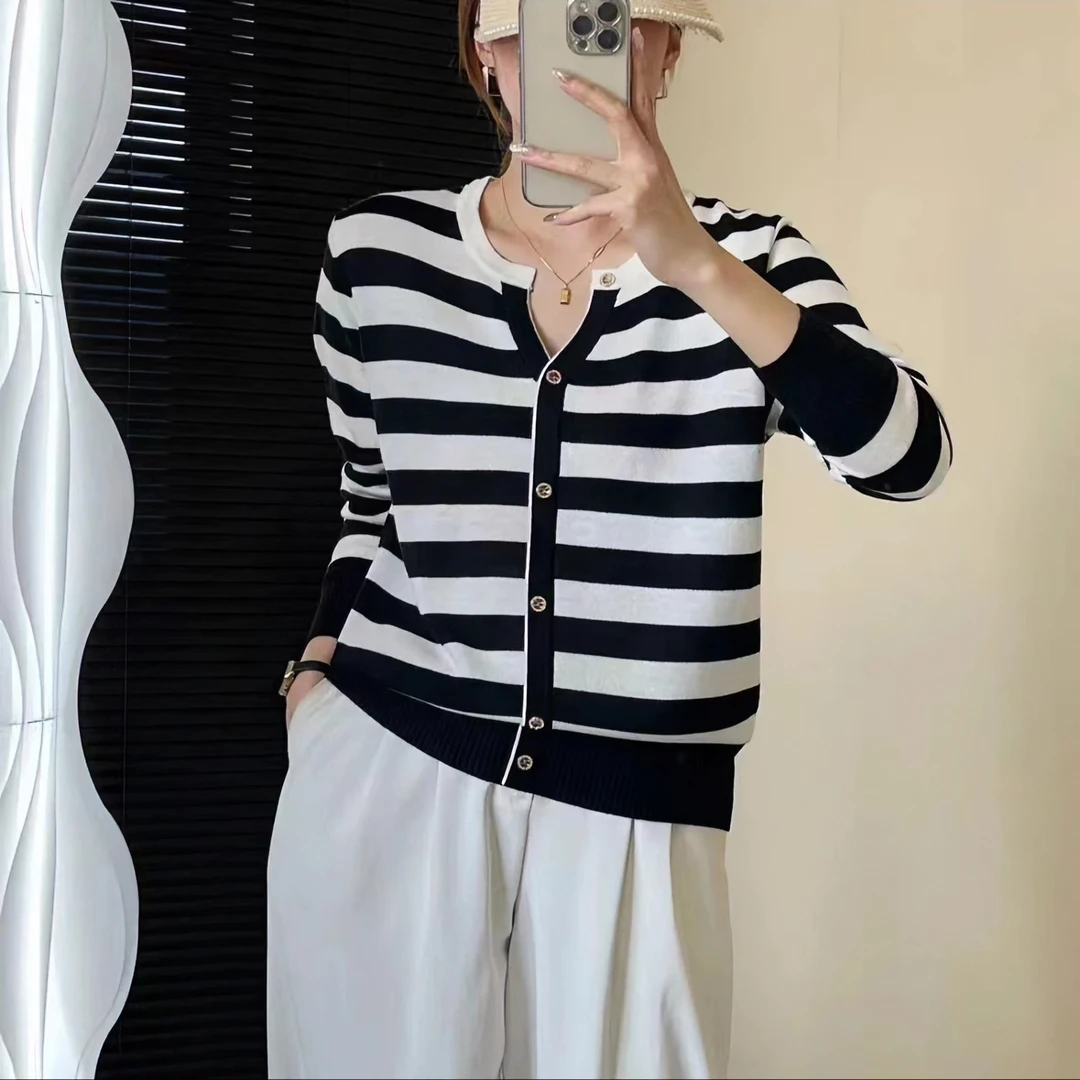 新款2024春长袖针织衫套头条纹毛衣显瘦休闲时尚气质撞色毛衫黑白