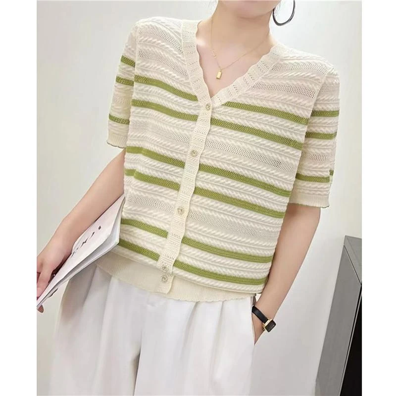 夏季针织衫条纹v领针织衫女气质上衣短款洋气镂空2025显瘦百搭