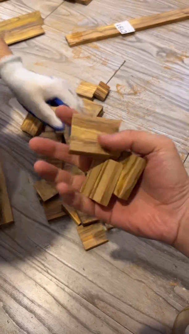 【闪购商品】染料紫檀（血檀）花奇楠小碎料3片