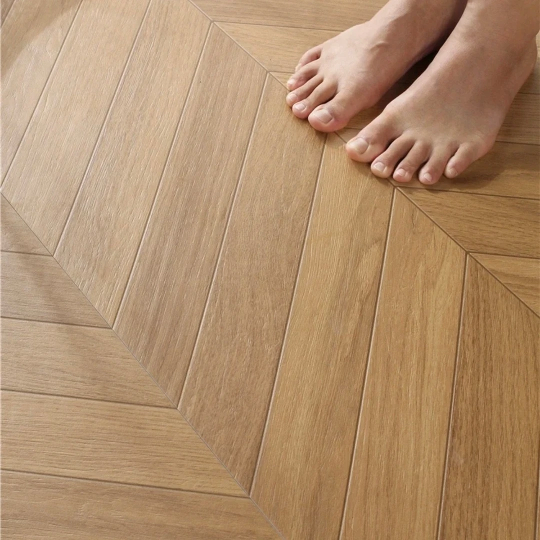 新三层大鱼骨拼人字拼实木复合地板双锁扣多层耐地暖地热环保地台