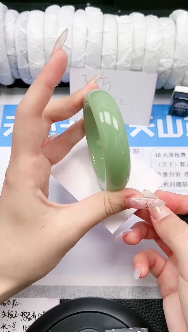 【闪购商品】石英质玉手镯未镶嵌92-58.1