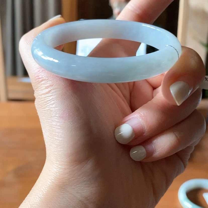 【闪购商品】翡翠手镯未镶嵌小*白