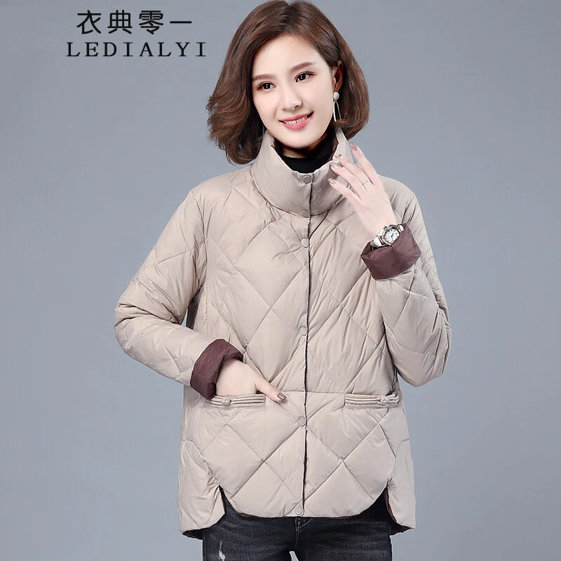 轻薄羽绒服女短款2024冬季女装新款高端时尚中年小个子白鸭绒外套