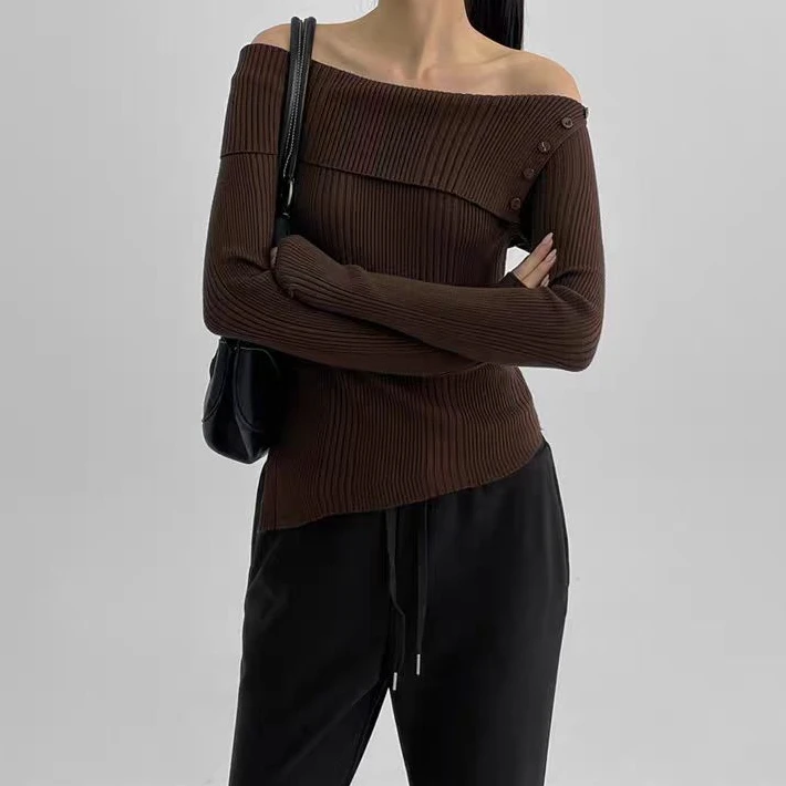 【ZZ严选】100376一字肩排扣套头针织衫女不规则修身法式气质毛衣