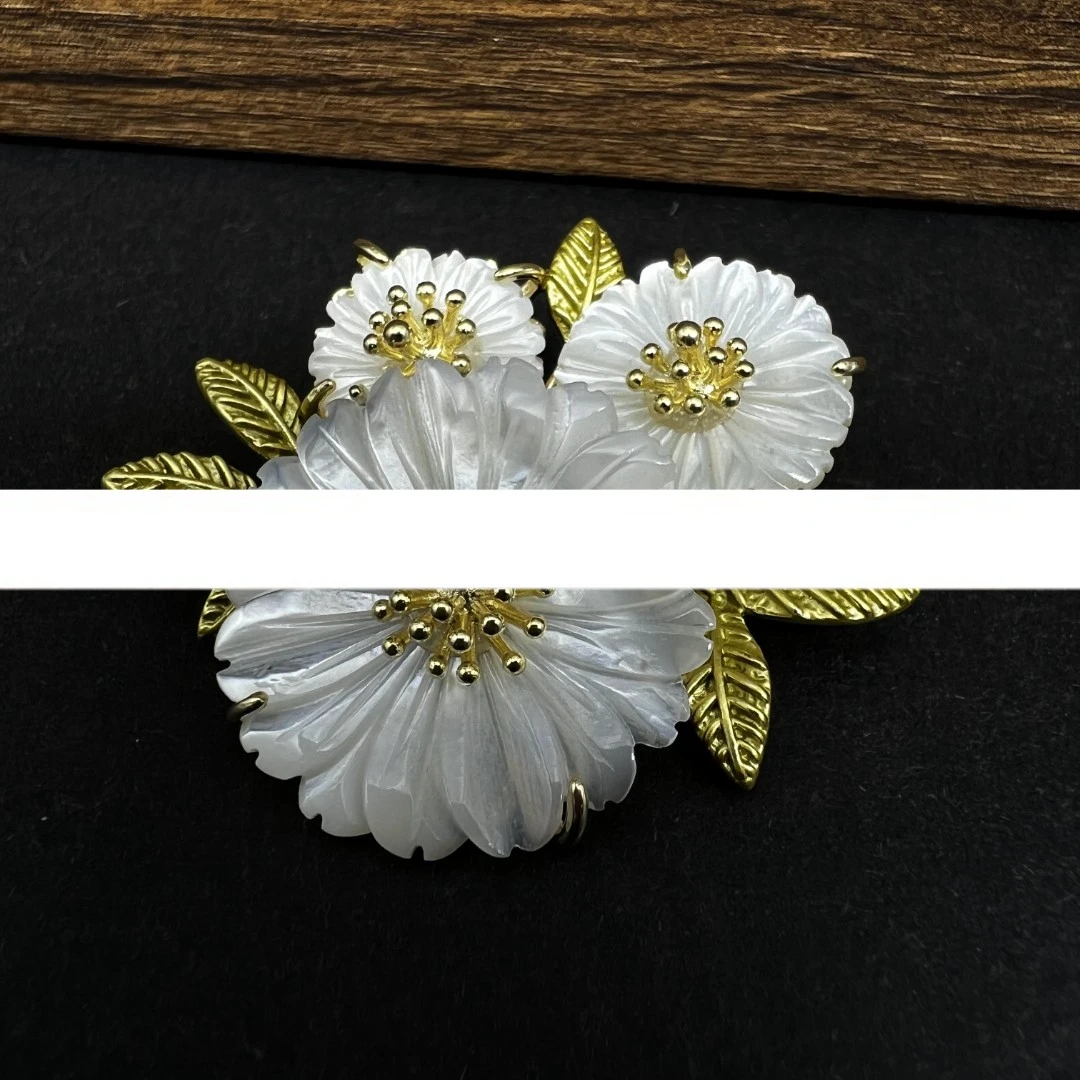 铜合金合成锆石胸针 0934黄颜色贝母雏菊-胸针8LXT0934H