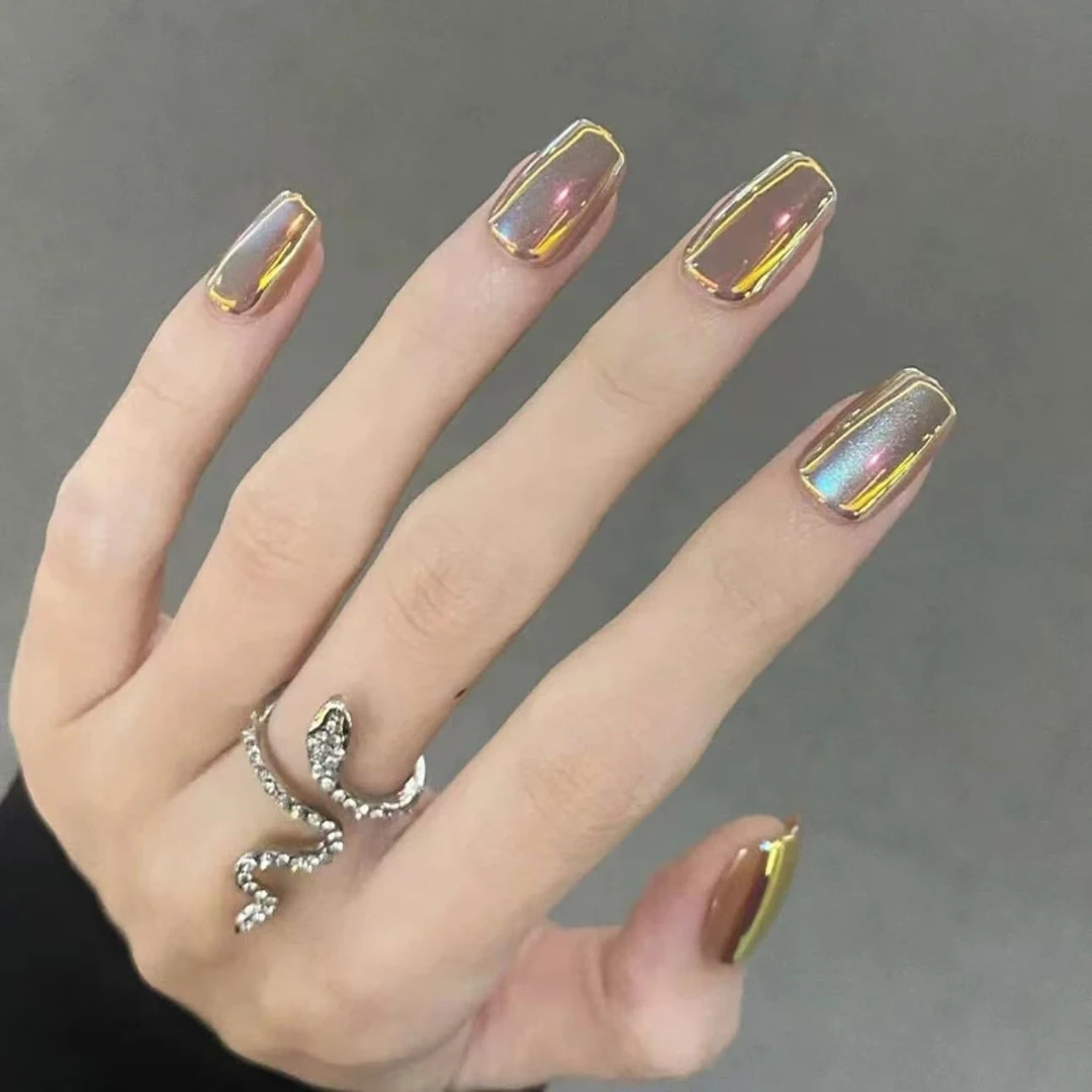 高级感时尚炫彩电镀镜面穿戴甲镭射ins爆闪显白甜酷辣妹百搭美甲