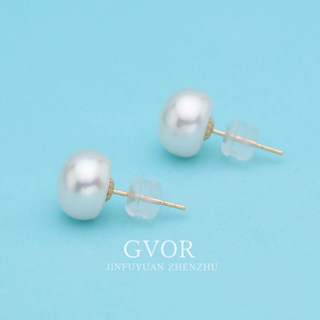 芈伽勒18k经典款白珍珠厚圆耳钉  C542