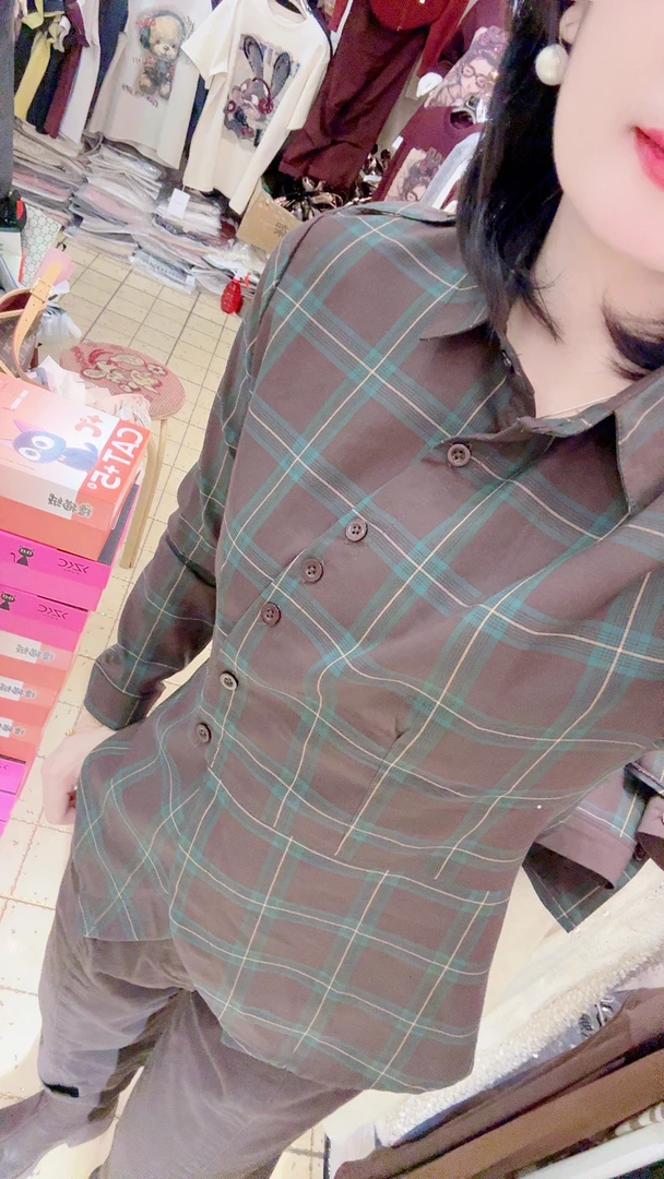 中款开叉咖绿格衬衫