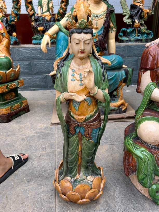 琉璃三彩观音高度83厘米