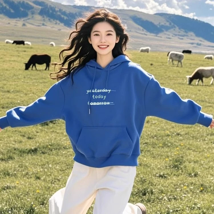 芯娇晴蓝色连帽字母印花长袖卫衣女2025新款宽松休闲独特别致上衣