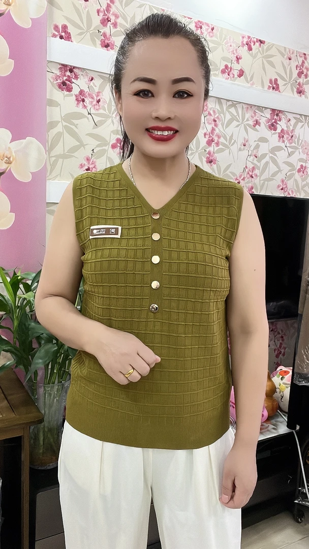 妍姐家精品排扣背心