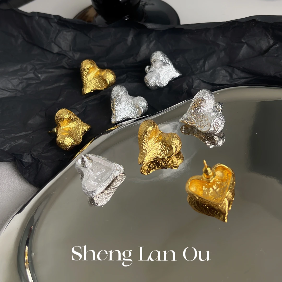 圣兰欧 铜合金耳饰 法式小众优雅褶皱肌理砂岩不规则爱心复古ins