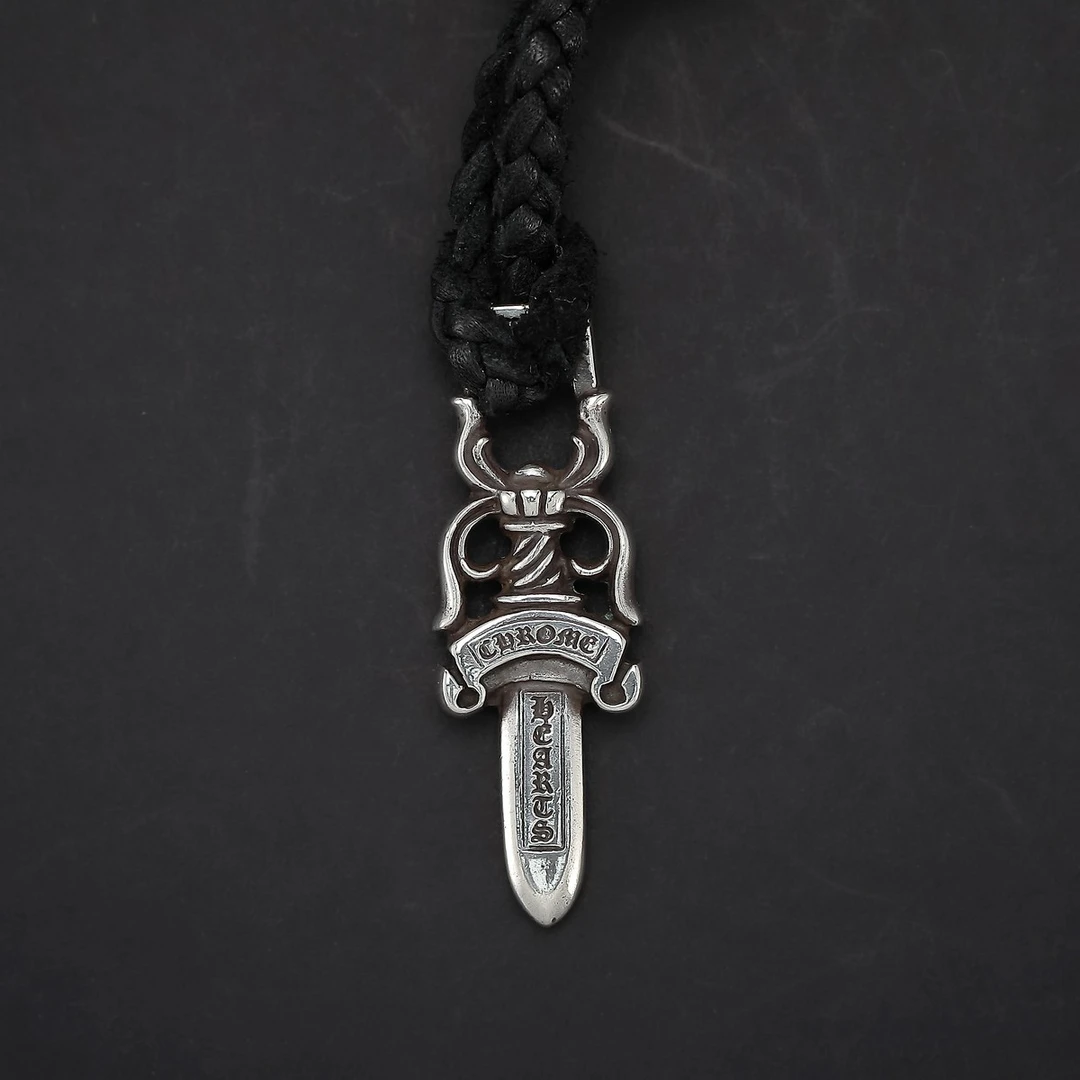 【4.5cm】正品克罗心方头宝剑+定位扣皮绳项链/5210/公价13700