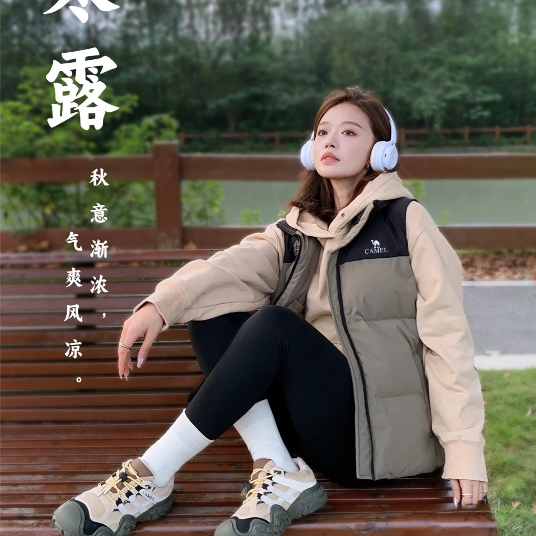 骆驼女装秋冬季新款白色轻薄短款羽绒服女款马甲M13CAEC013