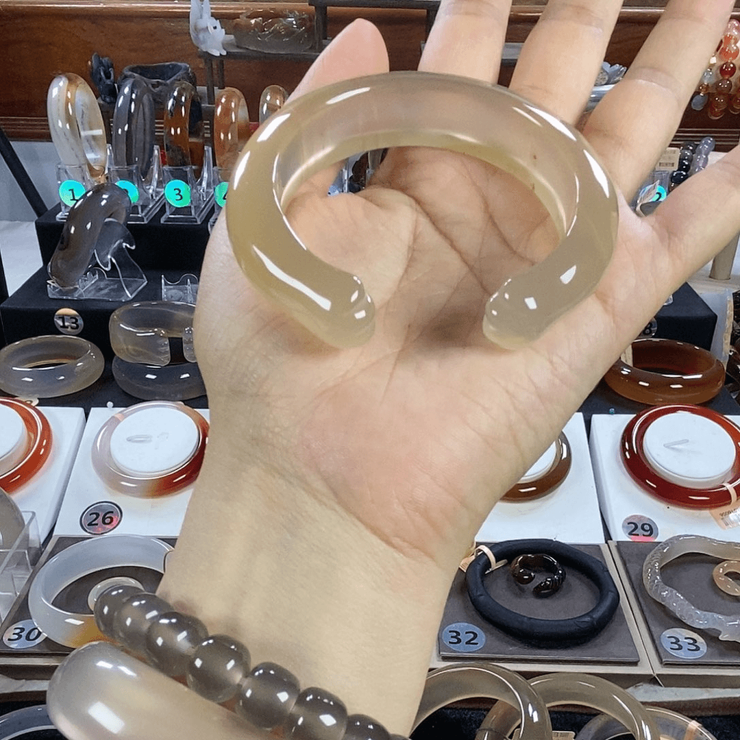 玛瑙/玉髓手镯未镶嵌小*莉
