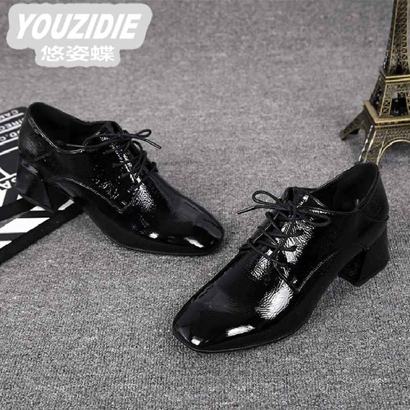 YOUZIDIE欧美2025春秋新款小皮鞋百搭漆皮中跟女鞋黑色方头系带