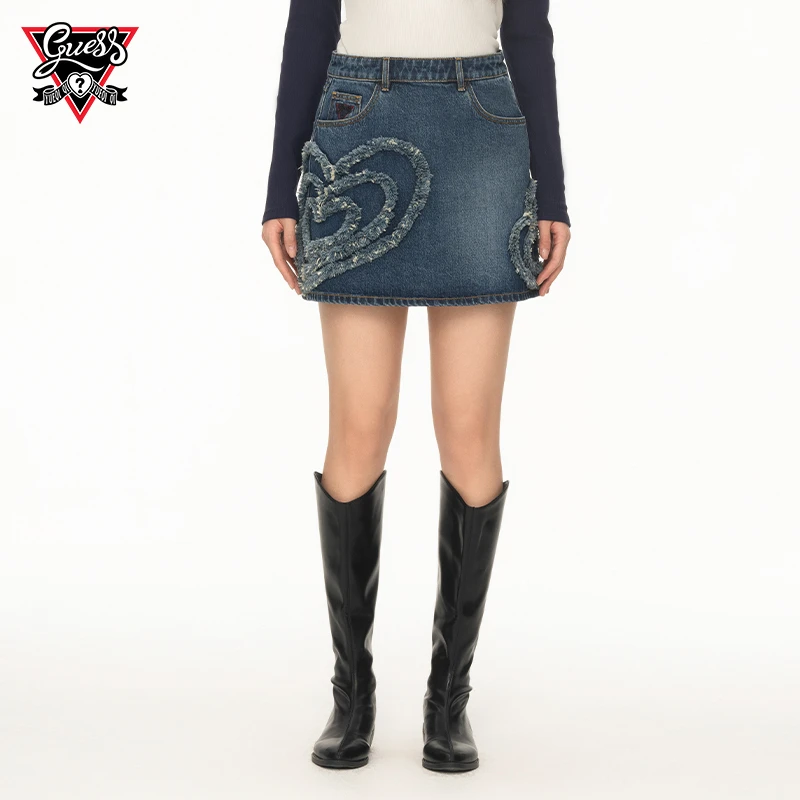 【GUESS x YUEQI QI联名系列】女士精裁提臀约克线爱心牛仔短裙