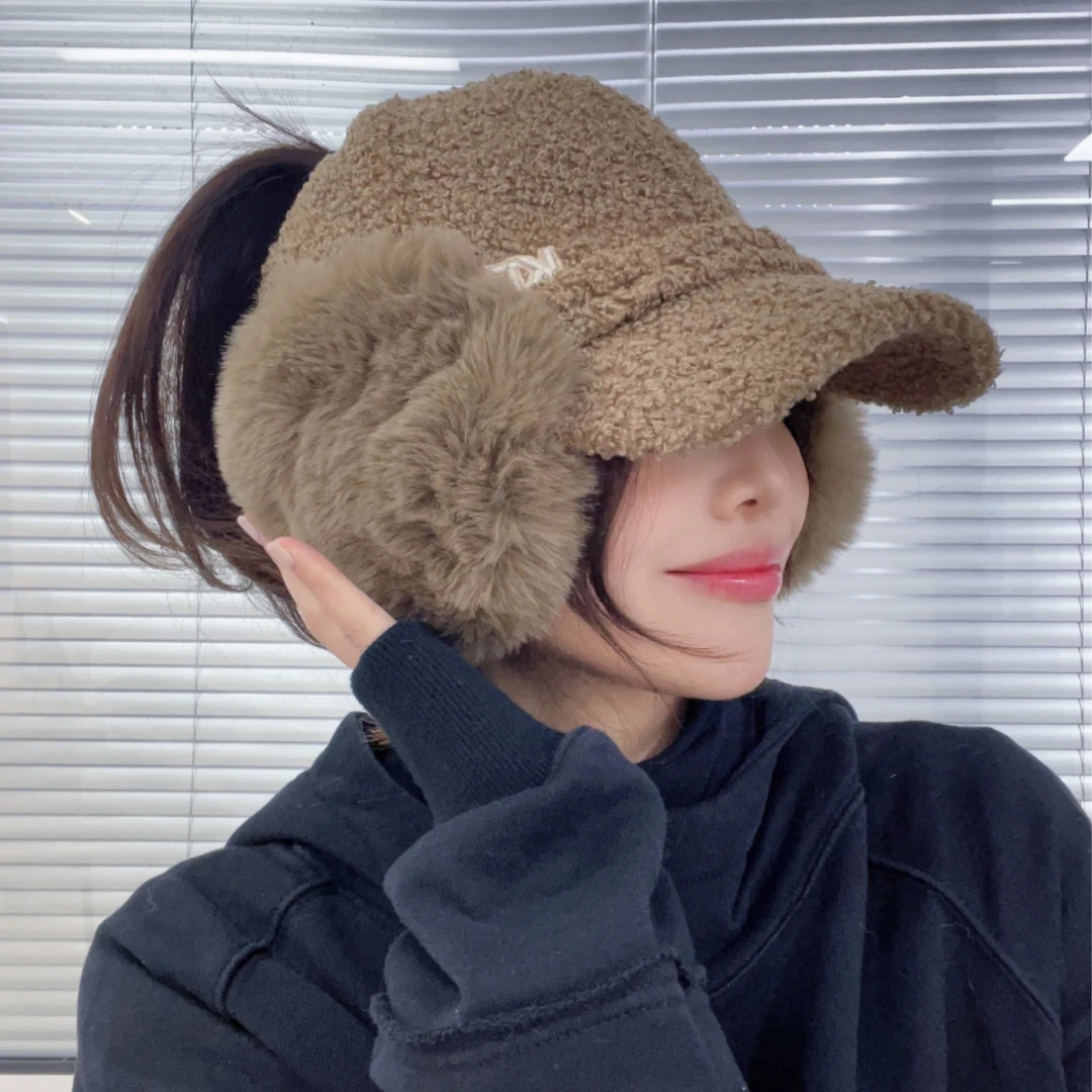 KT原创秋冬季可扎高马尾鸭舌帽加可拆卸毛绒保暖耳罩休闲帽子女