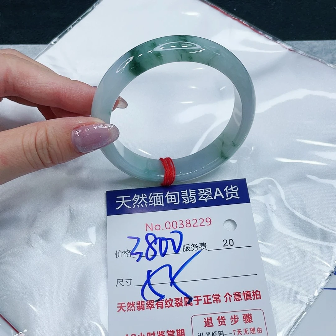 翡翠手镯未镶嵌是
