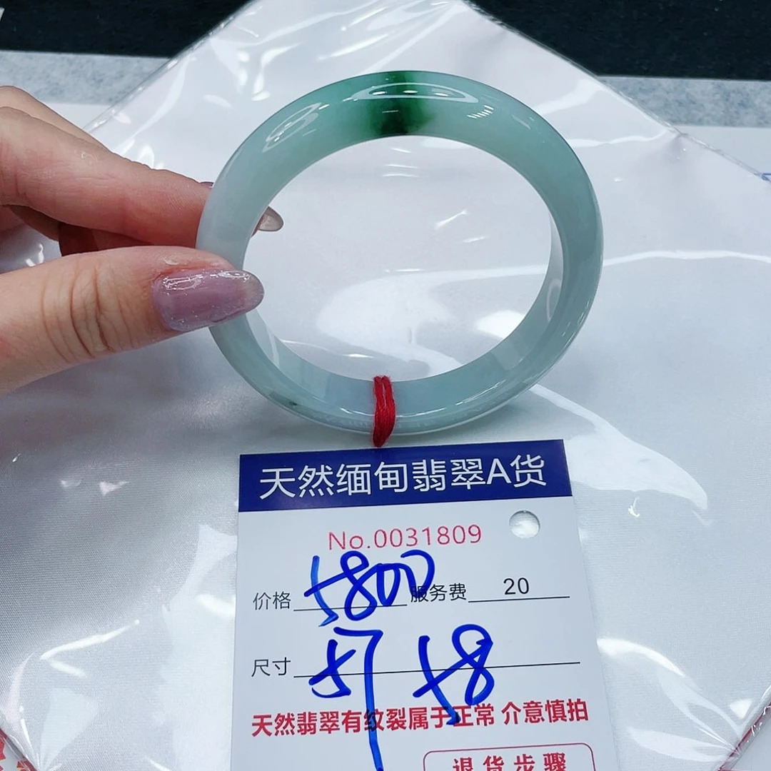 翡翠手镯未镶嵌是