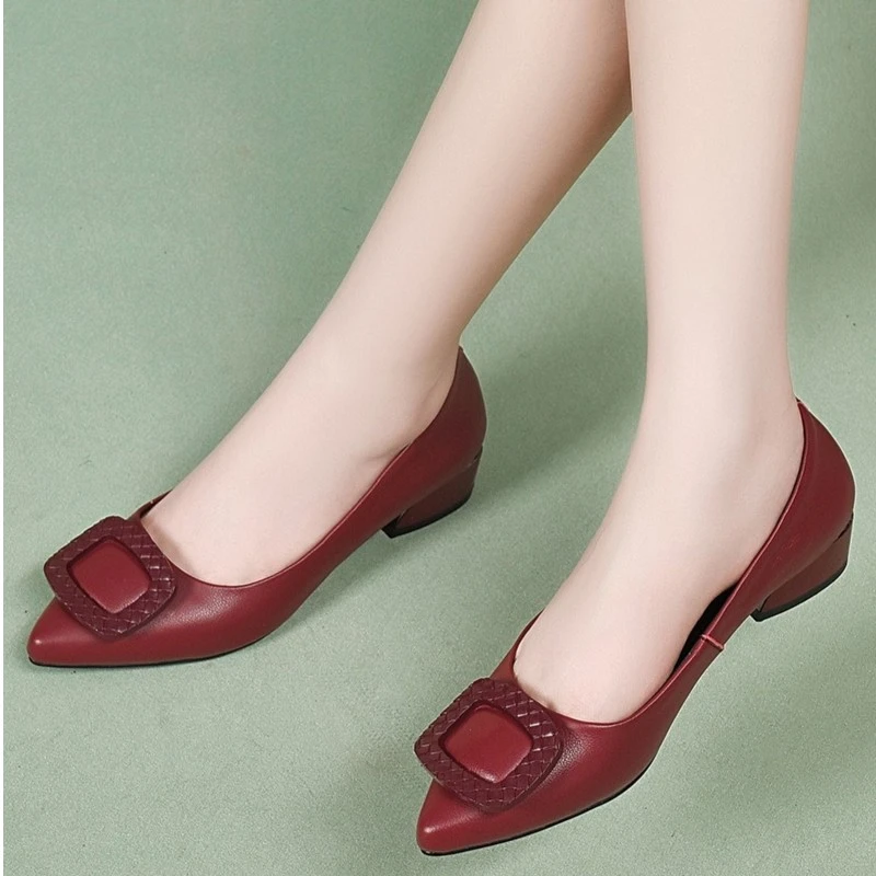 夏季小皮鞋女低跟真皮女鞋2025新款红色尖头平底鞋春秋季妈妈单鞋