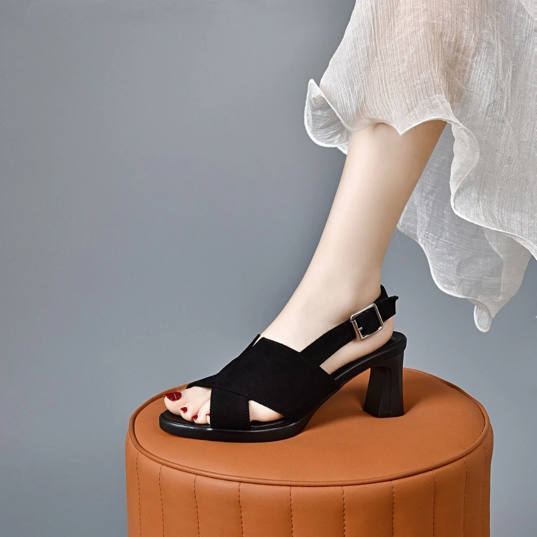 粗跟女士凉鞋2024夏季新款气质真皮一字带厚底时装后空黑色高跟鞋