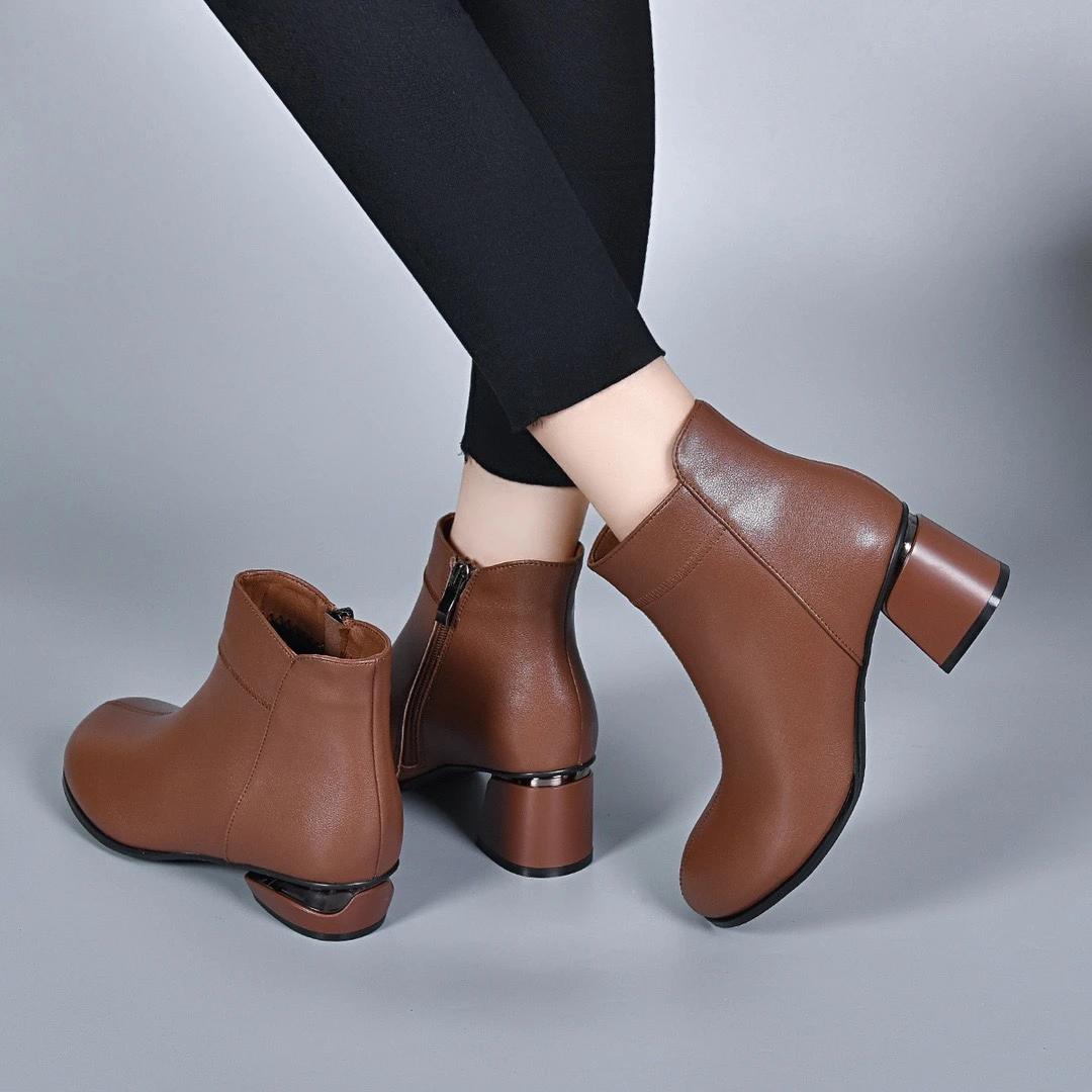 真皮平底短靴女2024新款春秋单靴圆头软皮裸靴秋冬妈妈软底马丁靴